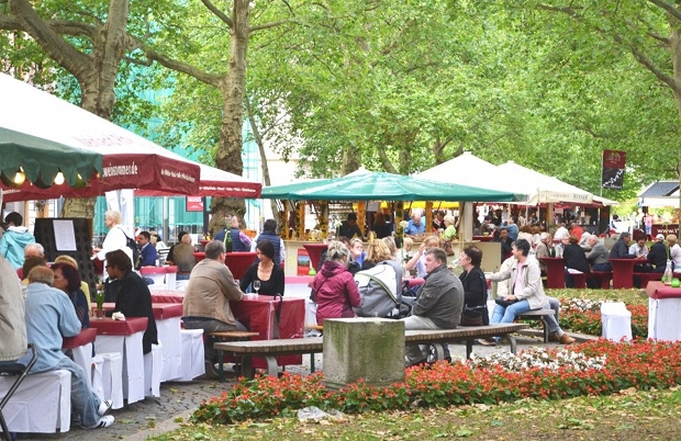 WeinSommer in Dresden auf der Hauptstraße