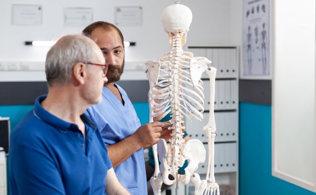 Orthopäde Besprechung Patient