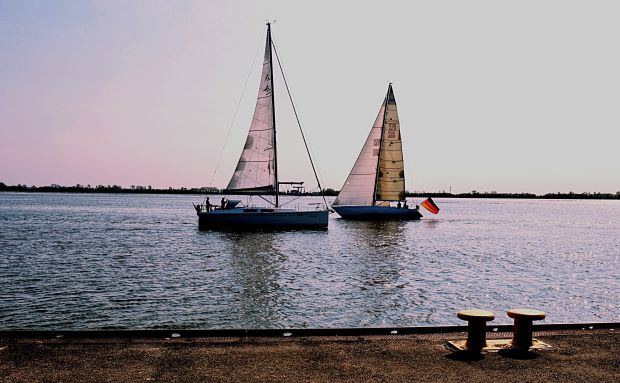 Wassersport Segeln auf der Elbe